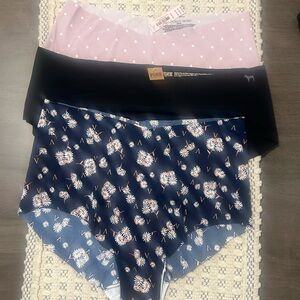 A) 3 victoria brief/ slip victoria secret (panties)